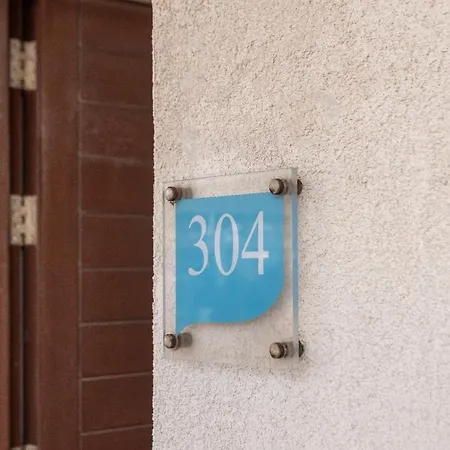 Bay 304 * Paralimni
