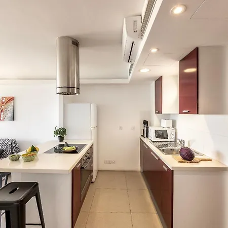 Bay 304 * Paralimni