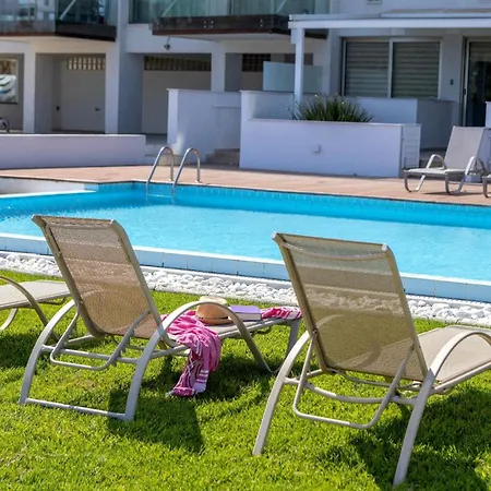 Bay 304 * Paralimni
